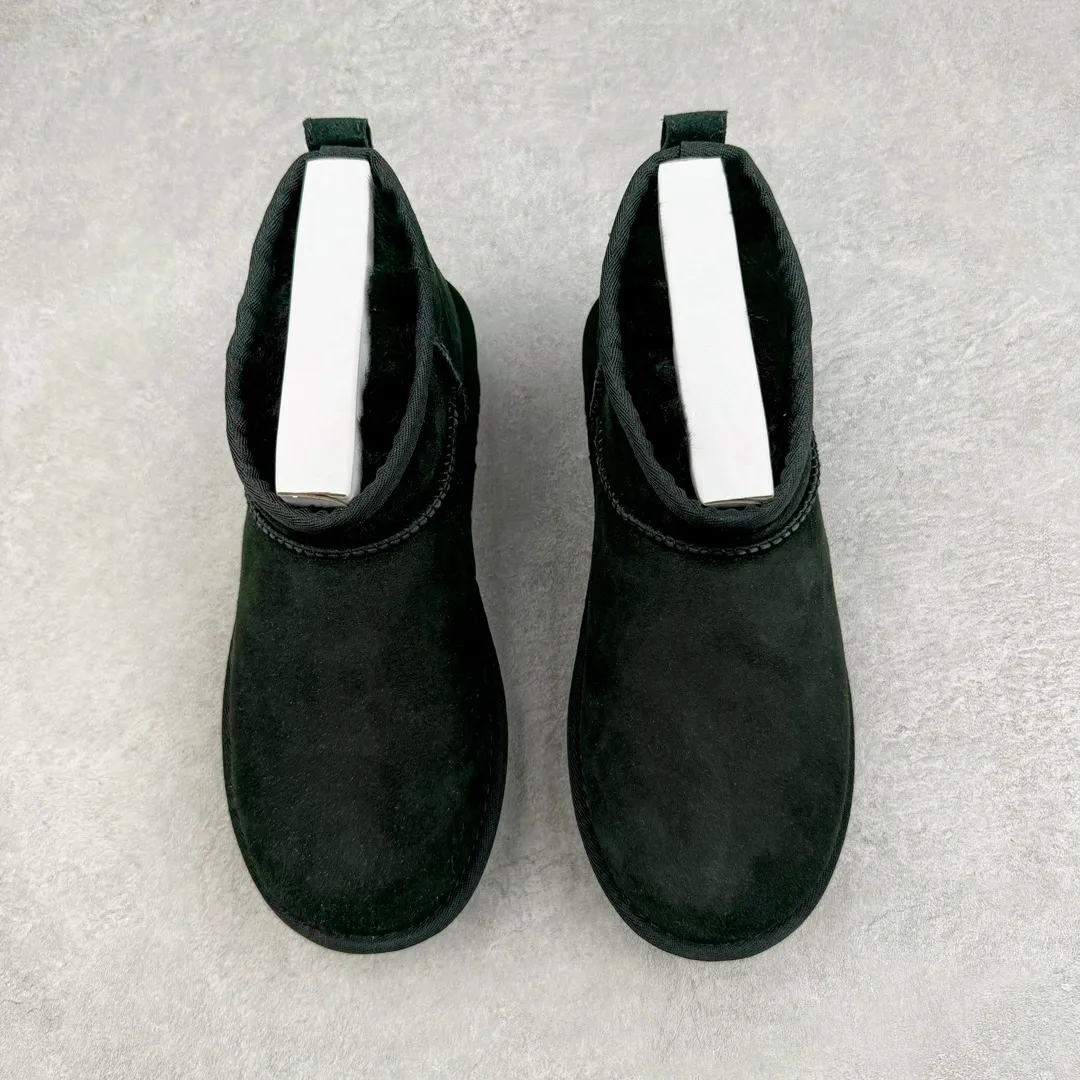 Pick up locally 💰520 UGG 5092 Classic autumn and winter sheepskin and fur integrated snow boots. All shoes are made of ZP. Longfeng A-grade Australian imported sheepskin and fur integrated brand OEM production line. Fully follow the ZP process. OEM original pattern maker. Adhering to the principle of no original shoe development and selection. Pay attention to every detail. The most authentic version on the market. TREADLITE "Light Wing" technology outsole. Light/durable/flexible/pile size: 35 36 37 38 39 40 Coding: by2936070
